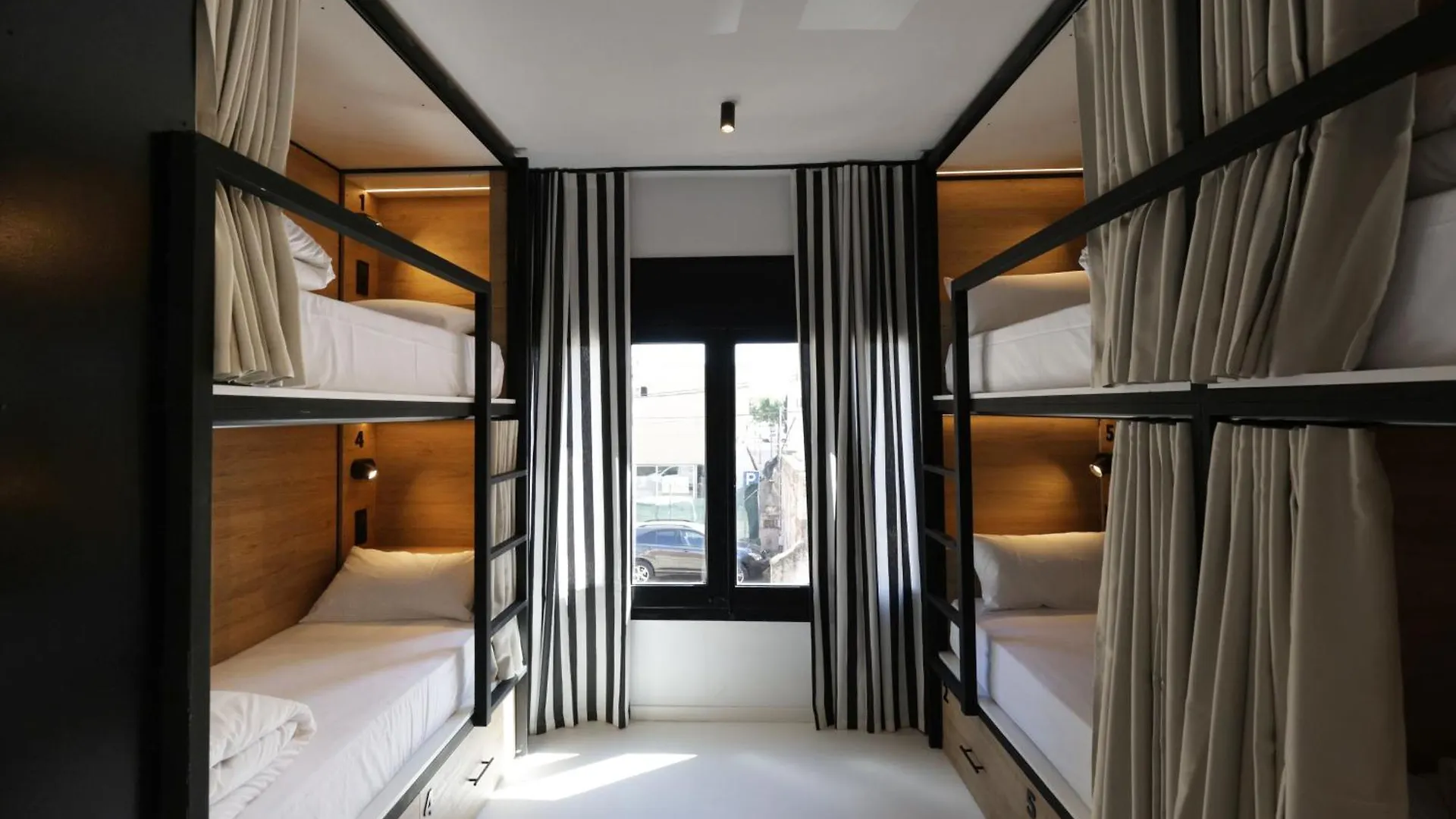 Black And White Hostel Palamós Ισπανία